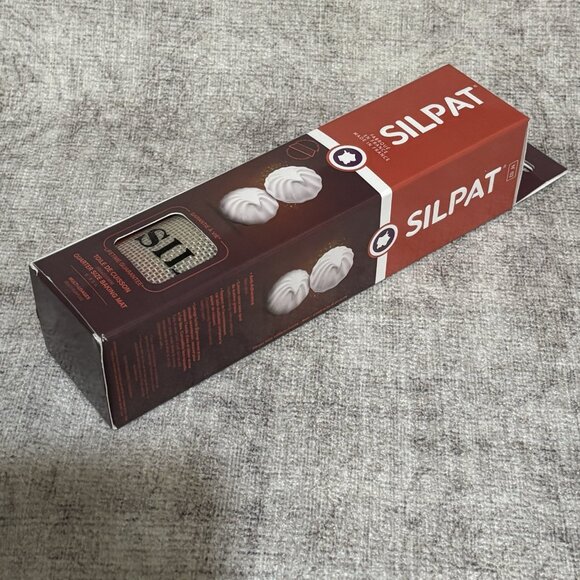 Silpat Quarter size (Jelly Roll) Baking Mat 8 1/4" x 11 3/4" AE295205 - Picture 5 of 6